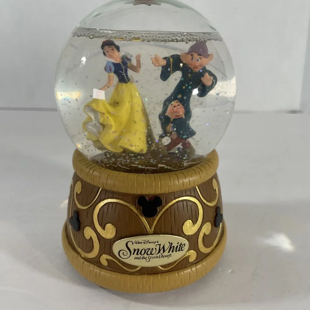 Disney Snow White & the Seven Dwarfs Musical Snow Globe Disney World